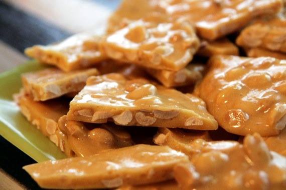 Peanut Brittle - How to Make Peanut Brittle at Home {easy ...